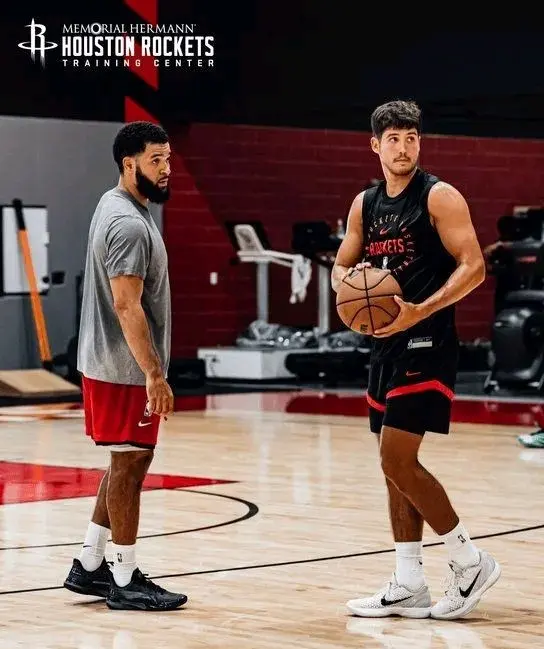 让亚当斯和 让亚当斯和