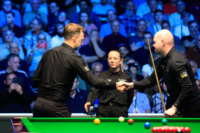 轮以, 他在, 过激烈争夺 轮以, 他在, 过激烈争夺