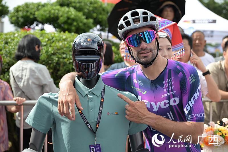 人民网, 动的平台, 手零距离互 人民网, 动的平台, 手零距离互