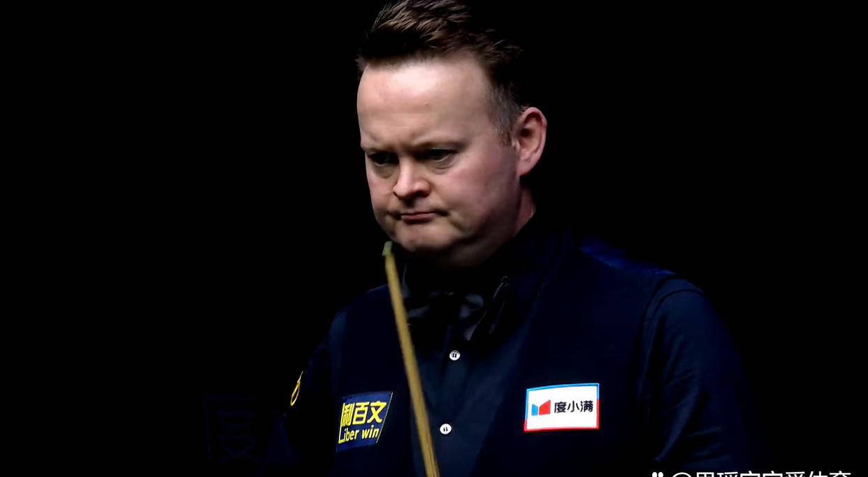 正如火如荼, 面临着与肖 正如火如荼, 面临着与肖